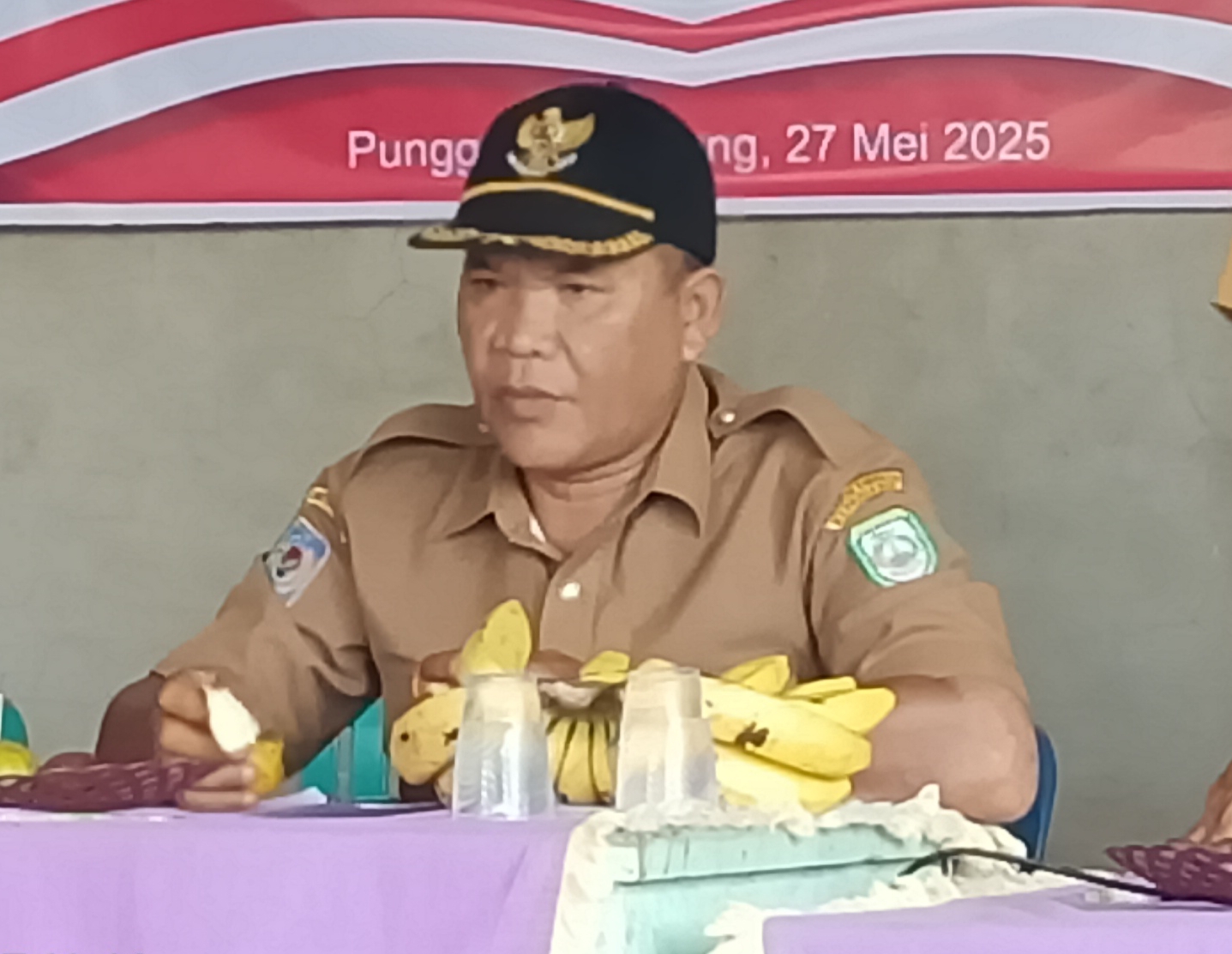 Pemberian PMT Bagi Balita di Posyandu Desa Pungguk Beringang