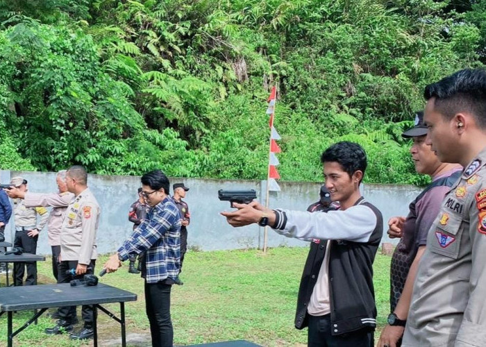 Sinergitas, Kapolres Kepahiang Bekali Wartawan Kemampuan Menembak