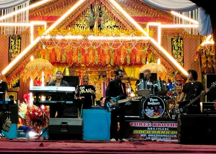Grup Band Legendaris Three Brothers Sukses 'Menghentak' Malam Pembukaan Festival Budaya Rejang Lebong