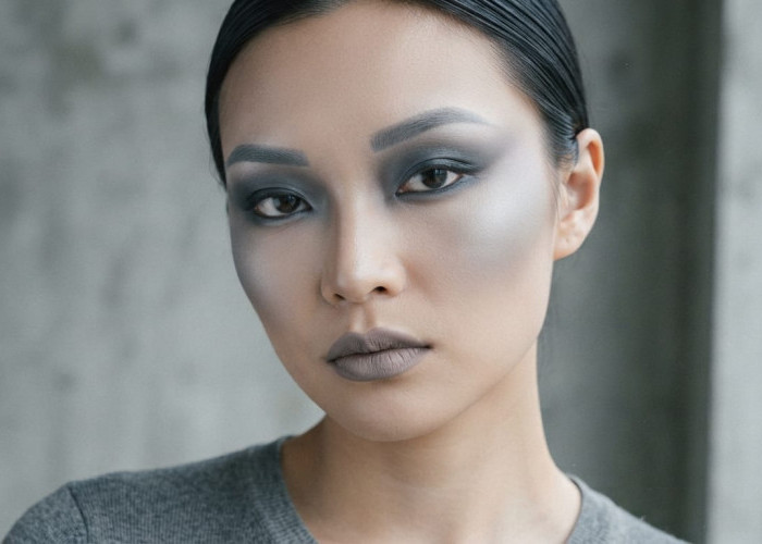 Simak! Penyebab Kulit Abu-Abu Saat Makeup