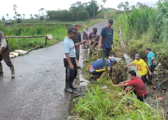 Antisipasi Banjir, Warga Kabawetan Gotong Royong dan Usulkan Bangunan Gorong-gorong