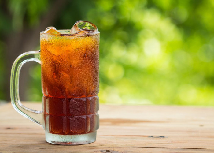 Mana yang Lebih Baik Es Teh Manis vs Hangat untuk Berbuka, Ini Saran Dokter Gizi!