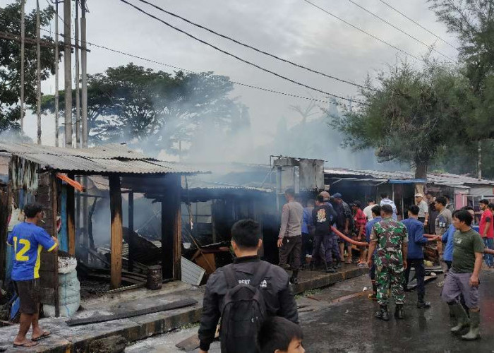 BREAKING NEWS: 4 Warung di Pasar Kepahiang Ludes Kebakaran!