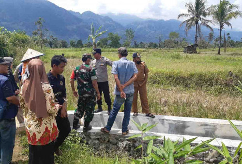 Camat LU Monev DD Lokasari dan Tunggang