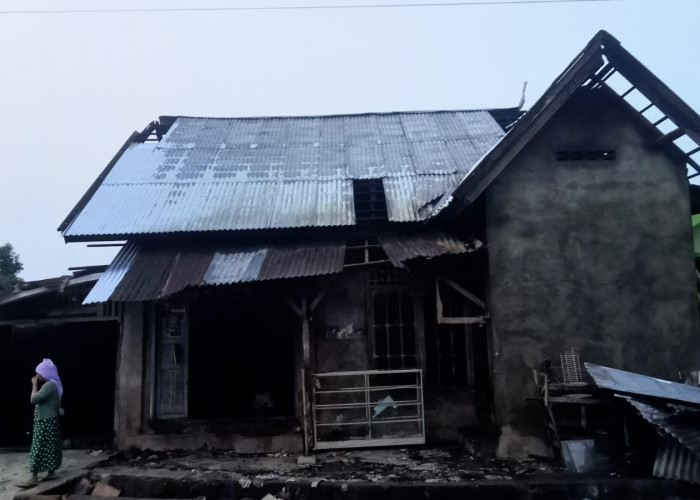 Rumah Warga Sosokan Taba Hangus Dilalap Si Jago Merah, Kerugian Ditaksir Tembus Rp100 Juta