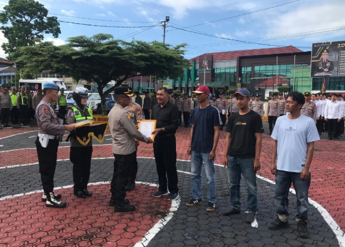 Lumpuhkan Pelaku Begal, Warga Sindang Jati Diganjar Penghargaan Kapolres Rejang Lebong