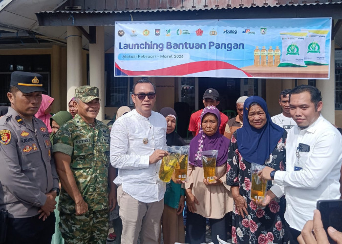 Bansos Beras dan Minyak Mulai Disalurkan, Bupati Kepahiang Serahkan Simbolis untuk KPM!