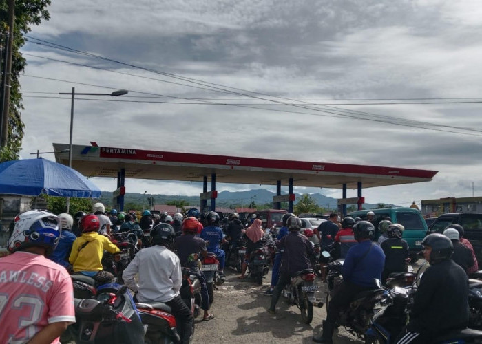 Antrean Kendaraan Masih Panjang, SPBU di Kepahiang Lakukan Pembatasan Pembelian BBM