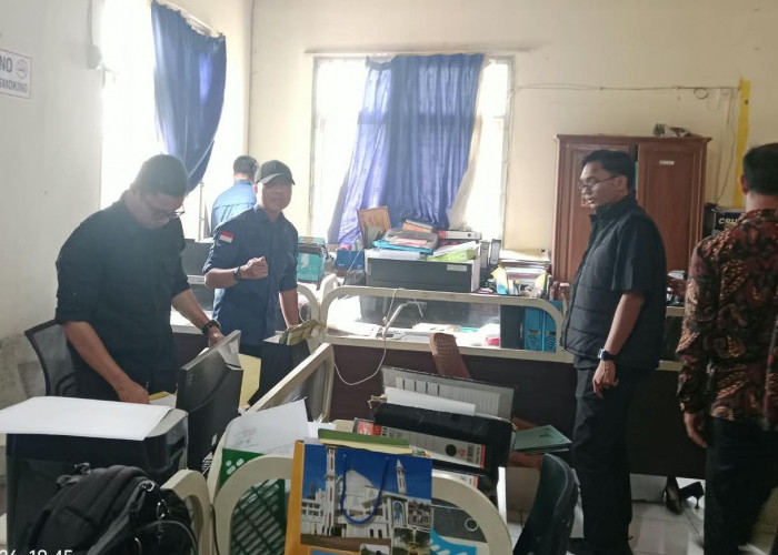 Dipimpin Langsung Kajari, Jaksa Geledah Dinas PUPR Kepahiang!