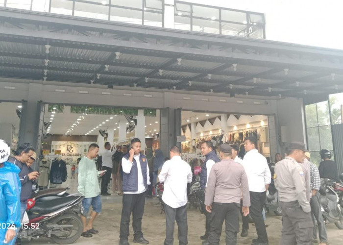 BREAKING NEWS: Heboh Pedagang Ditikam Depan Duta Galery!