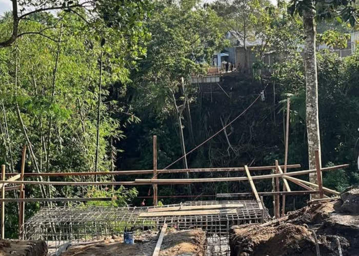 TNI dan Warga Gotong Royong, Jembatan Garuda Dwi Tunggal Hampir Sepertiga Rampung
