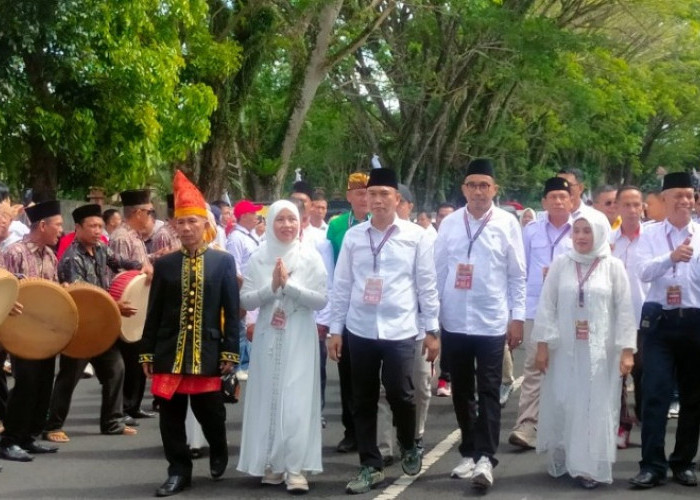 MERINDING! Proses Pendaftaran Pasangan Nata-Hafizh di KPU Kepahiang Dipadati Ribuan Massa