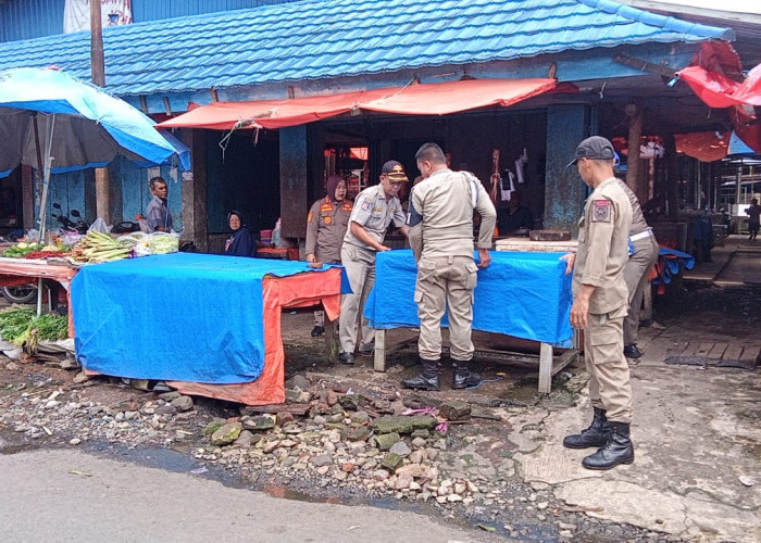 Ratusan Los di Pasar Tradisional Dipastikan Tak Berpenghuni, Pedagang Malah Pilih Mangkal di Trotoar