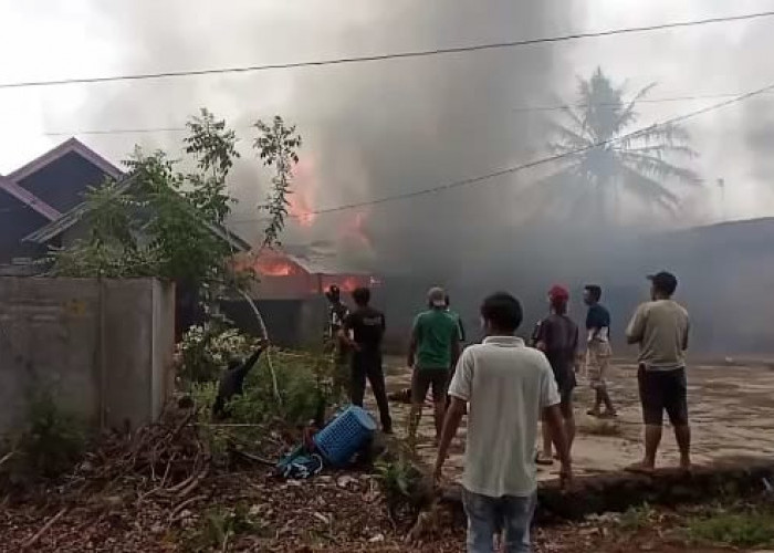 BREAKING NEWS: Rumah Warga Talang Babatan Kebakaran