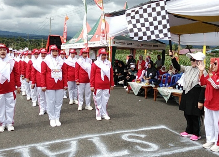 Semangat Menyala, Pasukan Srikandi Kepahiang Ramaikan Gerak Jalan HUT RI ke 80