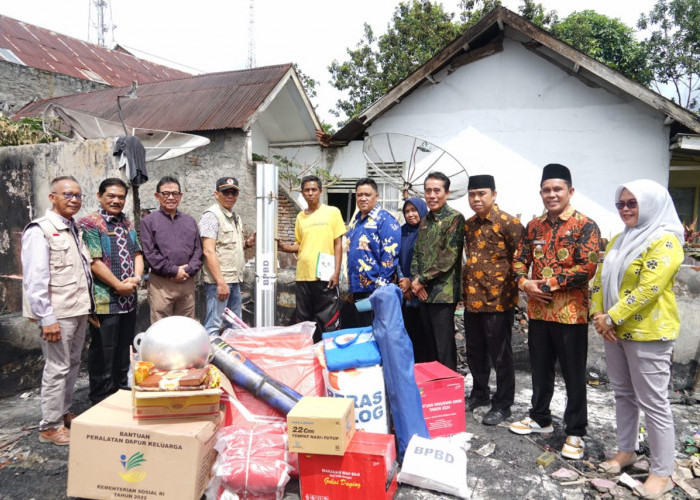 Peduli Korban Kebakaran, Bupati Kepahiang Salurkan Bantuan