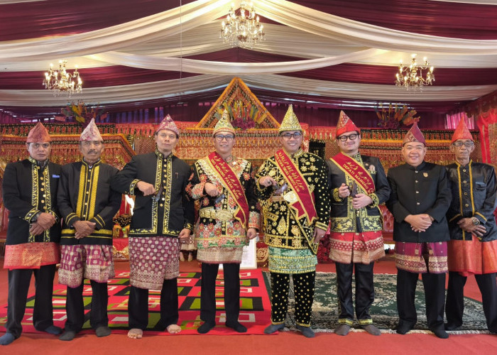 Bupati Kepahiang Terima Gelar Adat Ario Menang Pasak Bumei, Umbung Kutei Momentum Lestarikan Kebudayaan