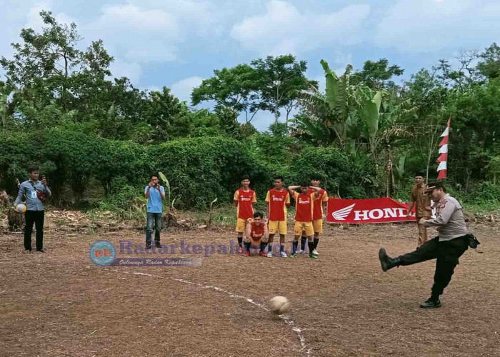 50 Club Futsal Bertanding Sengit Diajang HUT Karang Taruna Maju Besamo Penanjung Panjang Atas