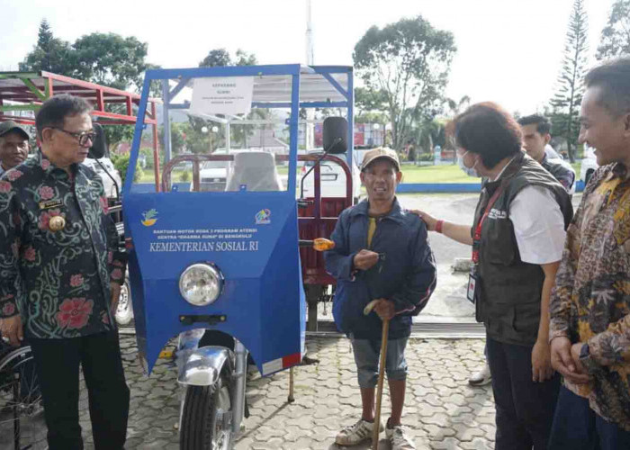 Kemensos Salurkan Bantuan Motor Roda Tiga 