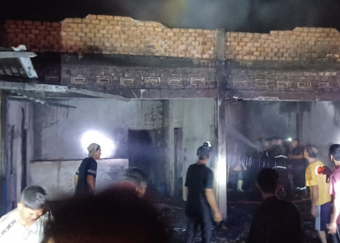 Ditinggal Pergi Pemiliknya, Rumah Warga Embong Ijuk Hangus Terbakar
