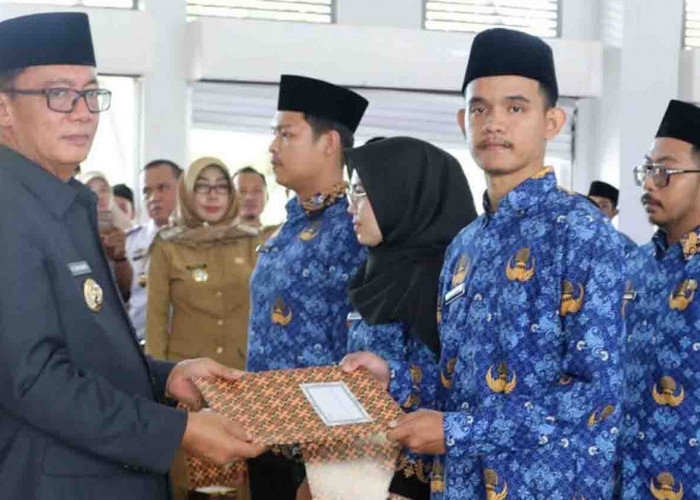 130 Orang di Kabupaten Kaur Provinsi Bengkulu Resmi Diangkat PNS, Lismidianto: Resmi Menjadi PNS!