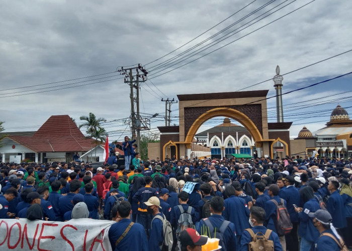 Begini Demo Mahasiswa Tolak Kenaikan BBM di Bengkulu Hari Ini