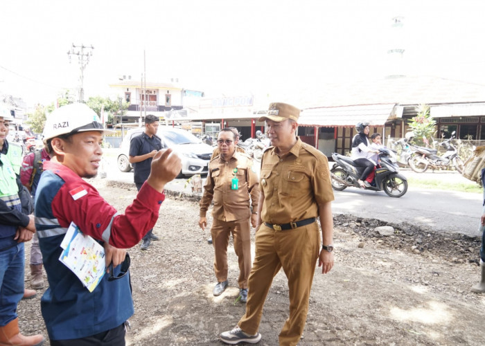 Jalan Pusat Kota Mulai Diperbaiki, Ini Pesan Bupati!