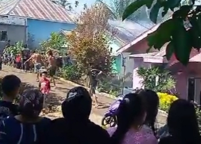 BREAKING NEWS: Rumah Warga di Kota Agung Kebakaran!