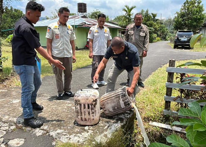 Meresahkan Masyarakat, Bulan Puasa Satpol PP Sita Puluhan Liter Tuak dari Pedagang!