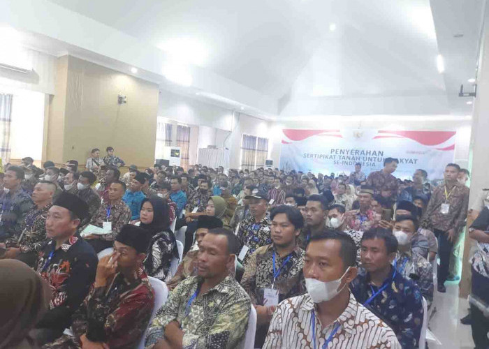 Pemprov Serahkan Sertifikat Program PTSL