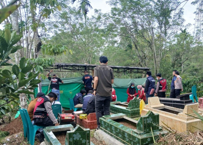 Iringi Proses Autopsi GFR, TPU Desa Batu Bandung Dipadati Warga!