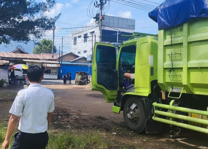 Kecam Truk Batu Bara Mangkal di Terminal Merigi, Edwar Samsi: Kami Keberatan!