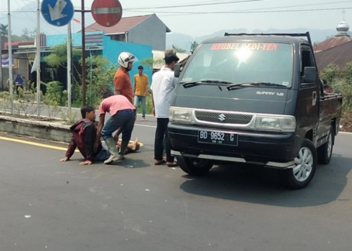 Kecelakaan Lalu Lintas, Pemotor Pincang Dilarikan ke Puskesmas Pasar Kepahiang