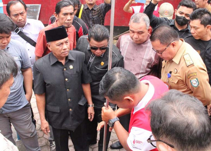 Diduga Bocor, Pertamina Masukan Air Dalam Tangki Penapungan BBM SPBU Pasar Kepahiang!