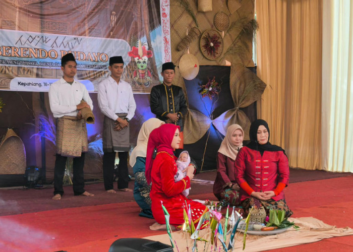 Buka Festival Berendo Budayo 2026, Bupati Zurdi Nata Ajak Generasi Muda Lestarikan Tradisi Mbin Cupik Mai Bioa