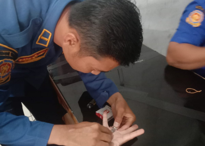 Jari Bengkak Tak Bisa Lepas Cincin, Remaja di Kepahiang Minta Bantuan Damkar