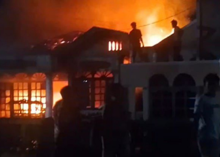 Tengah Malam, Rumah Warga Kepahiang Diamuk Si Jago Merah