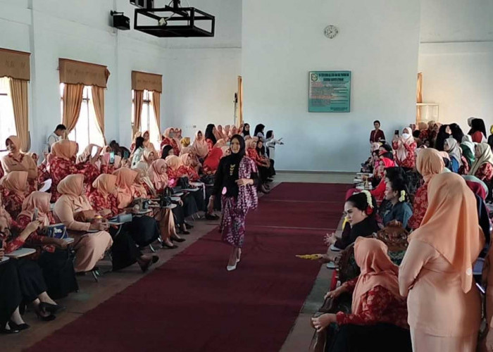 Bertemakan Batik Diwo, Karpet Merah Jadi Saksi Cantiknya Kartini Kepahiang