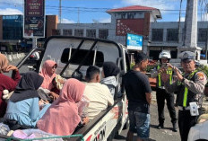 Dicegat Satlantas, Jalan-Jalan Lebaran Nekat Gunakan Bak Terbuka