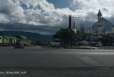 Lakalantas Simpang 4 Depan Masjid Agung Makan Korban, Warga Desak Dishub Pasang Rambu-rambu Lalin!