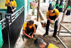 Gerakan Asri Polres Kepahiang, Bersih-Bersih Masjid Taqwa Pensiunan Wujud Kepedulian Lingkungan Ibadah