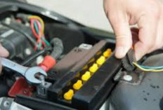 Tak Perlu Beli Baru, Ini Cara Ampuh Memperbaiki Aki Motor Soak