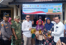 Bansos Beras dan Minyak Mulai Disalurkan, Bupati Kepahiang Serahkan Simbolis untuk KPM!