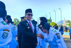 Hari Pertama Sekolah, Bupati Nata Instruksikan ASN Antar Anak Dulu, Kerja Boleh Telat!