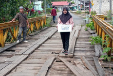 Jembatan Tanjung Alam Tak Kunjung Dibangun, Warga Terpaksa Galang Dana!