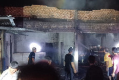 Ditinggal Pergi Pemiliknya, Rumah Warga Embong Ijuk Hangus Terbakar