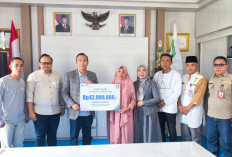 Keluarga Almarhum Kades Permu Terima Santunan Kematian