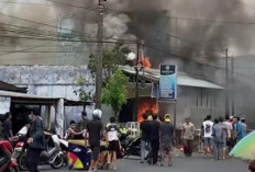 Kebakaran Hebat Landa Kawasan Padat Penduduk Kepahiang, 2 Ruko Milik Warga Ludes Dilalap Si Jago Merah