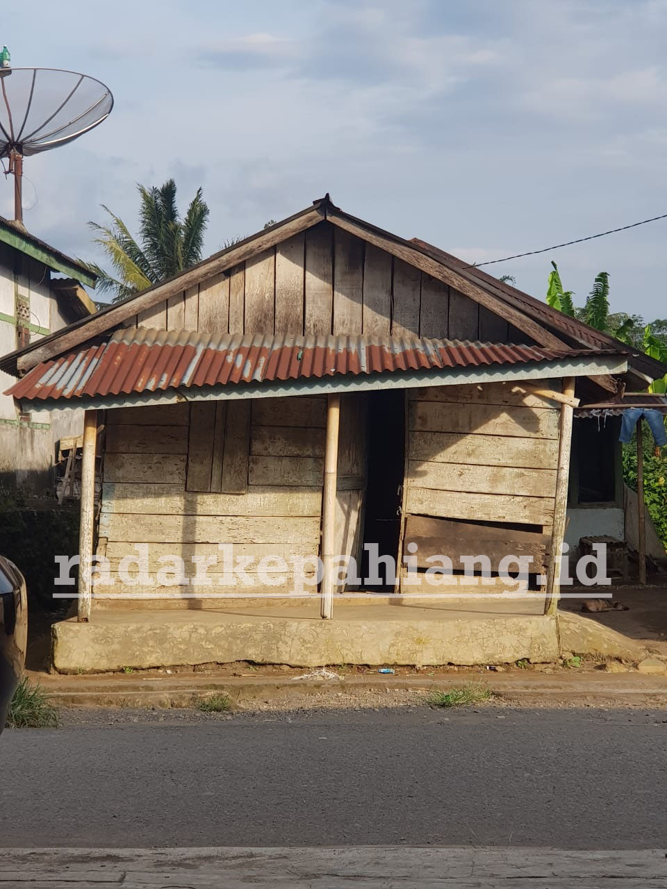 Potret Warga Miskin Kepahiang: Sendiri Bertahan dalam Keprihatinan //Irwan, Warga Desa Kelobak