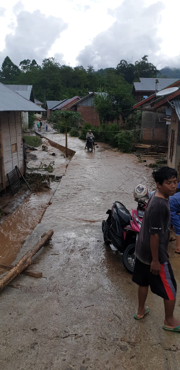 Air Sungai Meluap, Rumah Warga Air Pesi Terendam Banjir